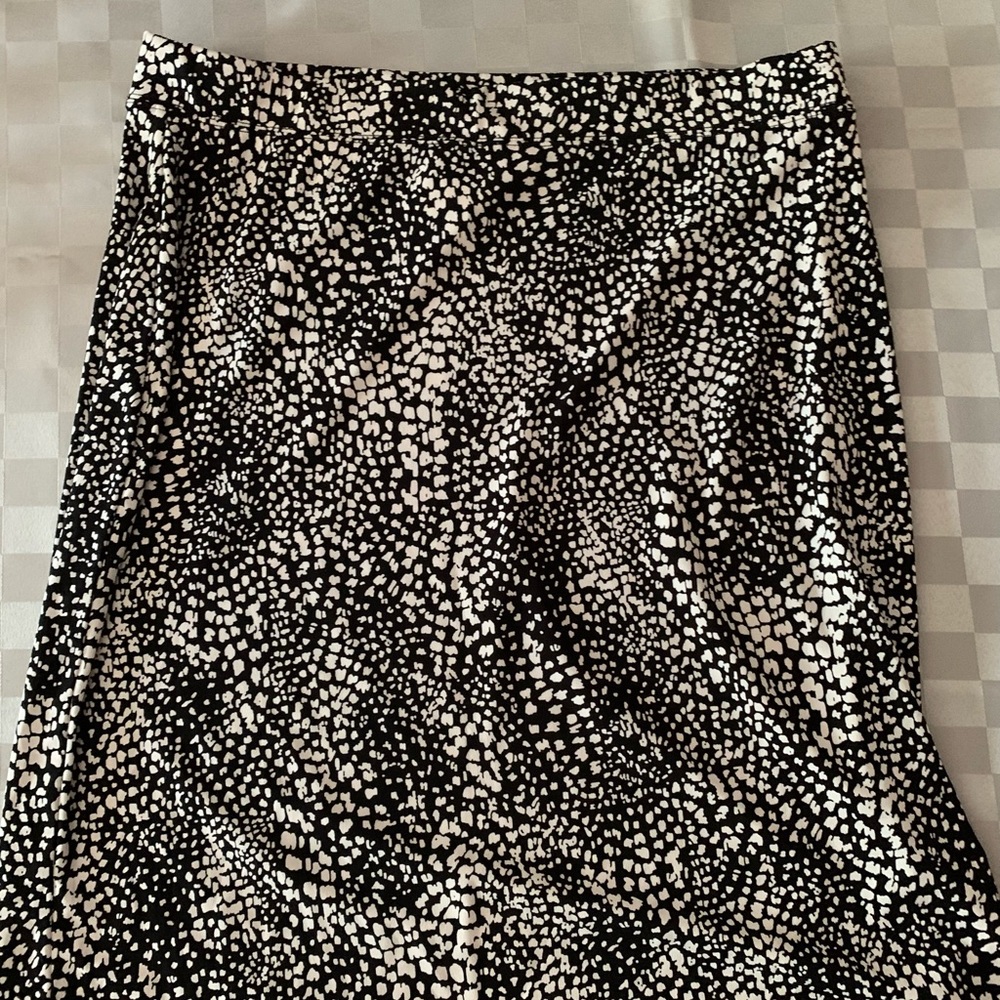 Jaclyn Smith Black & White Midi Length Pencil Skirt